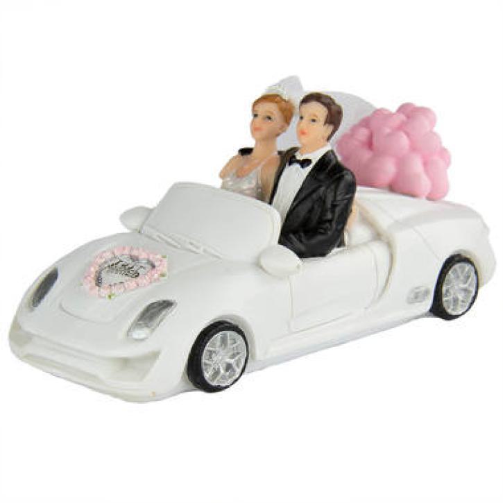 Hochzeitspaar im Cabriolet