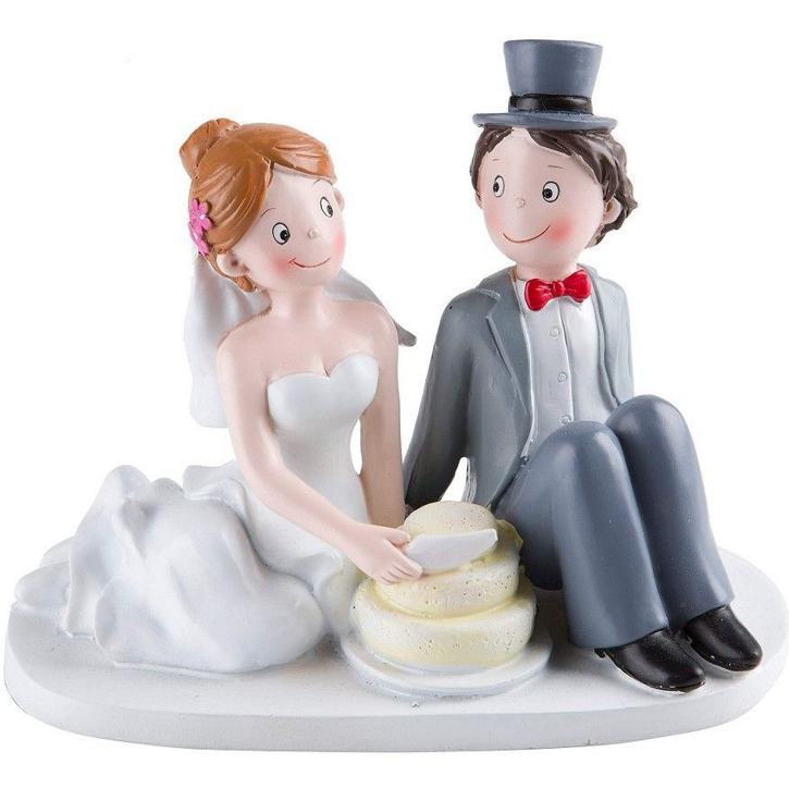 Brautpaar mit Torte